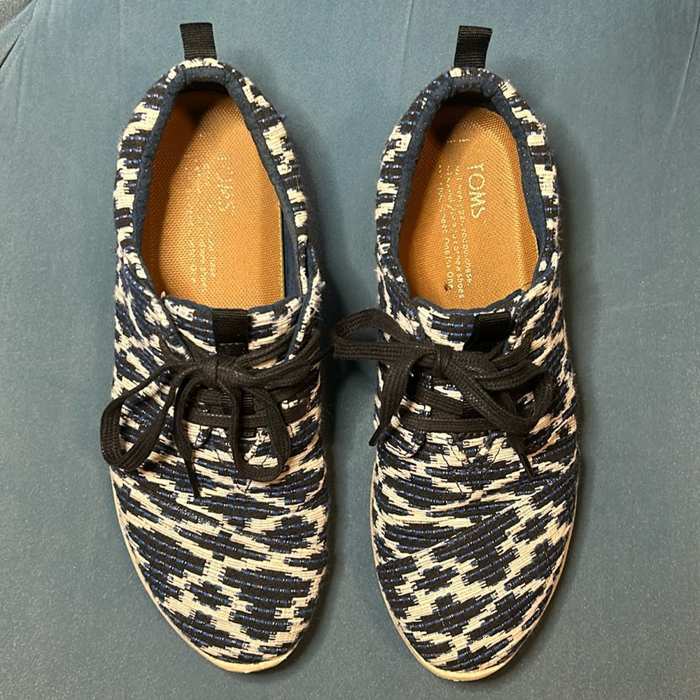 TOMS | Size 8 | Woven Lace Up Sneakers